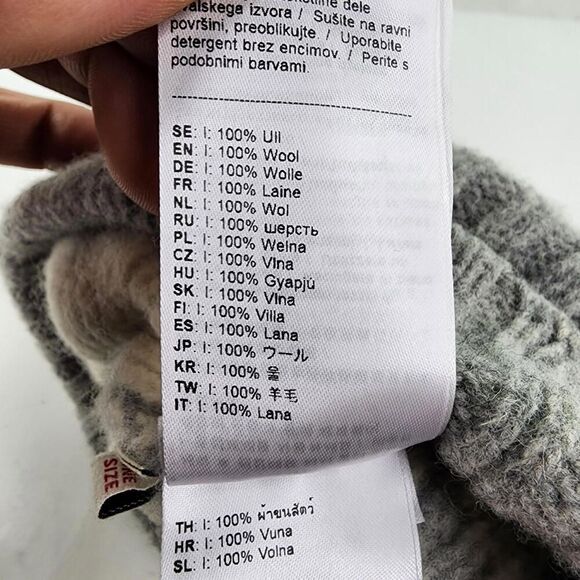 Fjallraven Kids Snowball Hat Beanie Wool Knit Pom Graye Beige Gorpcore Snow Hats - Picture 9 of 9